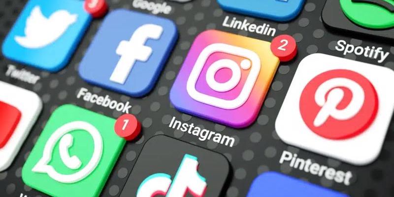 Liên hệ dịch vụ hỗ trợ thông qua mạng xã hội